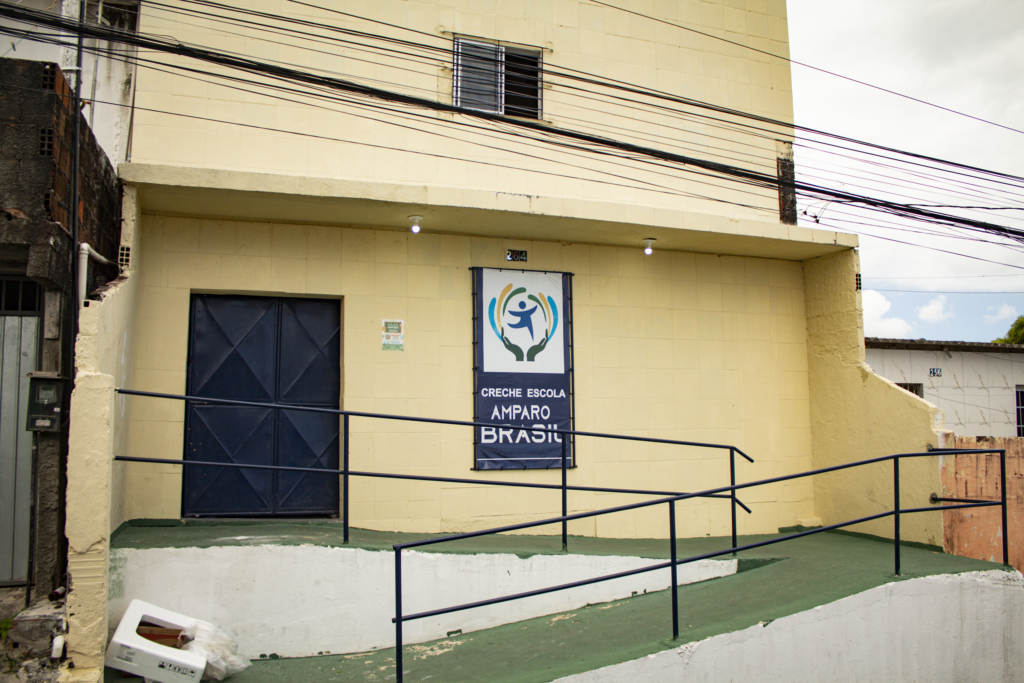 Prédio onde funcionaria a creche Amparo Brasil. Foto: Géssica Amorim.