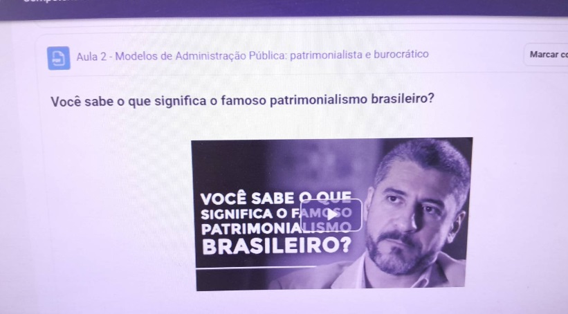 Registro de vídeo da Brasil Paralelo em sistema de curso ligado à capacitação de servidores da UERJ (Foto: Reprodução)