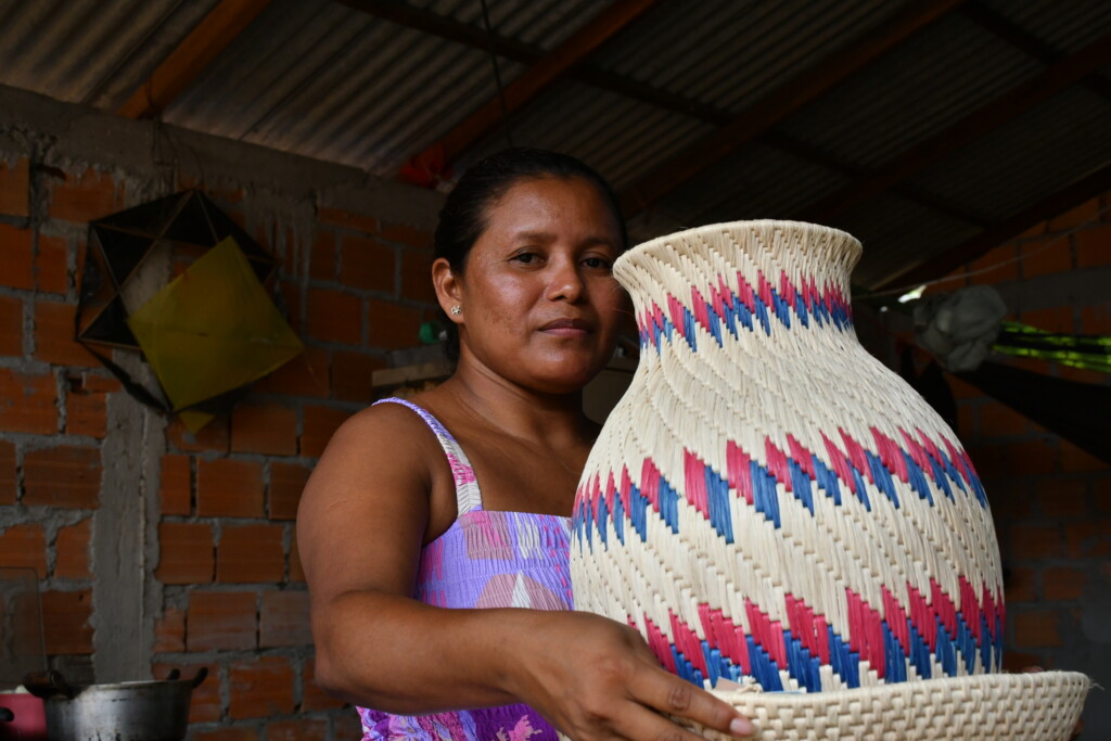 Para Mariluz Mariano, indígena Warao e coordenadora do Conselho Ojiduna, o artesanato é uma fonte de renda e  um símbolo de resistência