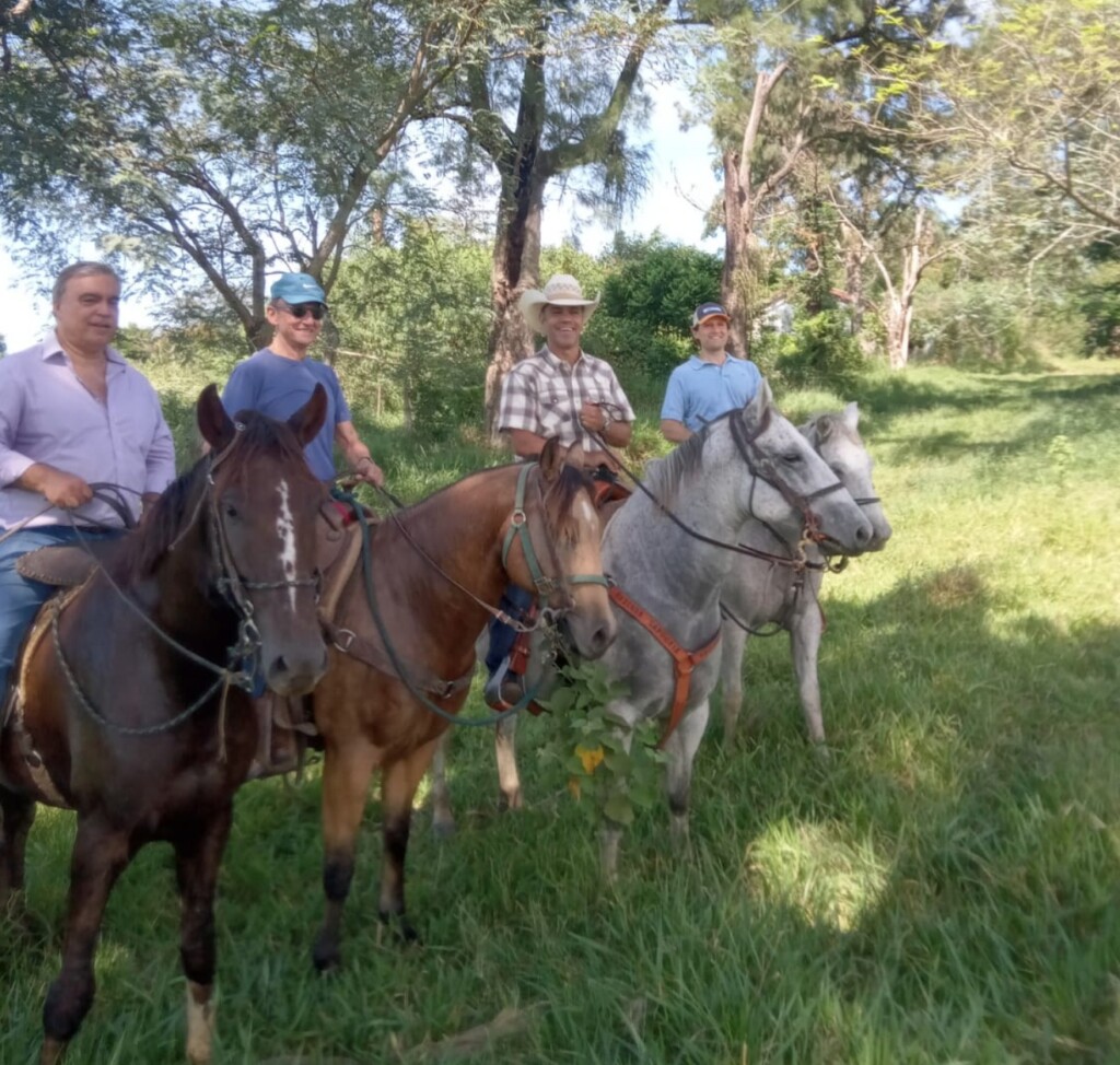 Pedido feito pela deputada estadual Beth Sahão, do PT de SP, inclui foto do que seria uma visita dos sócios da SFA Agro à área, em abril de 2024 (Foto: Reprodução)
