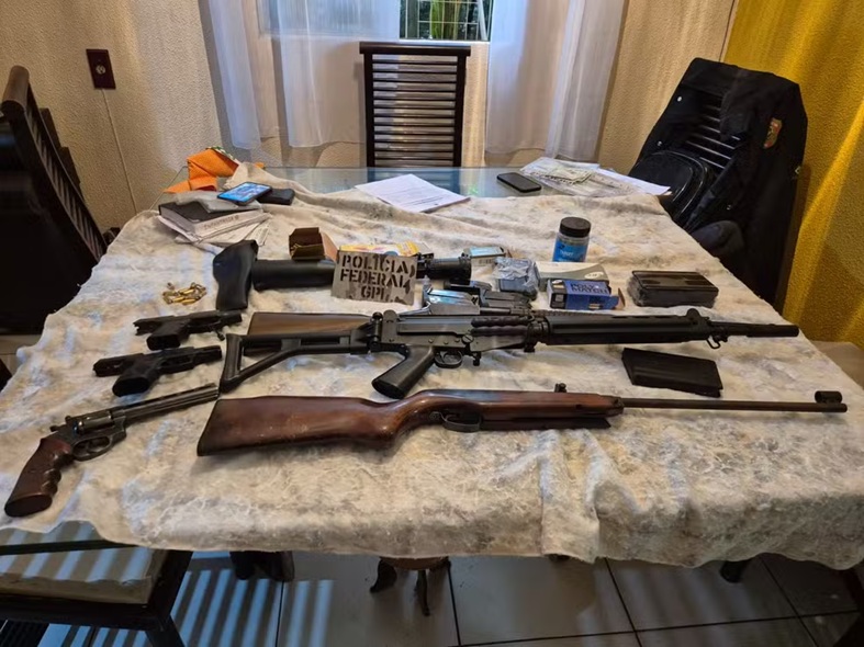Polícia Federal apreendeu armas em Minas Gerais com alvos de operação que desvendou atuação do Comando C4 (Foto: PF/Divulgação)