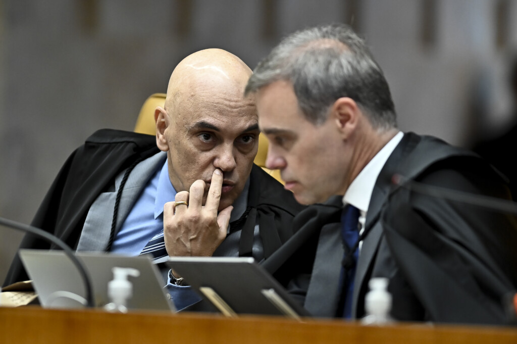 Ministros Alexandre de Moraes e André Mendonça. STF retoma a votação do Marco Civil da Internet, após pedido de vista de Mendonça. (Foto: Ton Molina /Fotoarena/Folhapress)