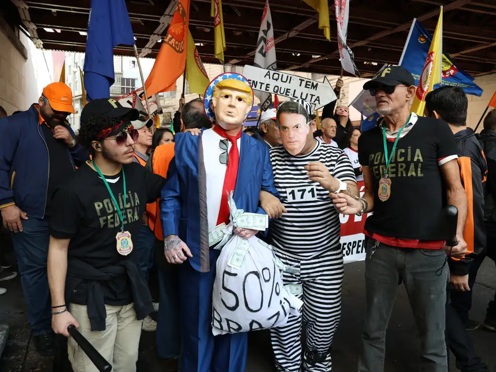 Bolsonaro é o boi de piranha de Trump