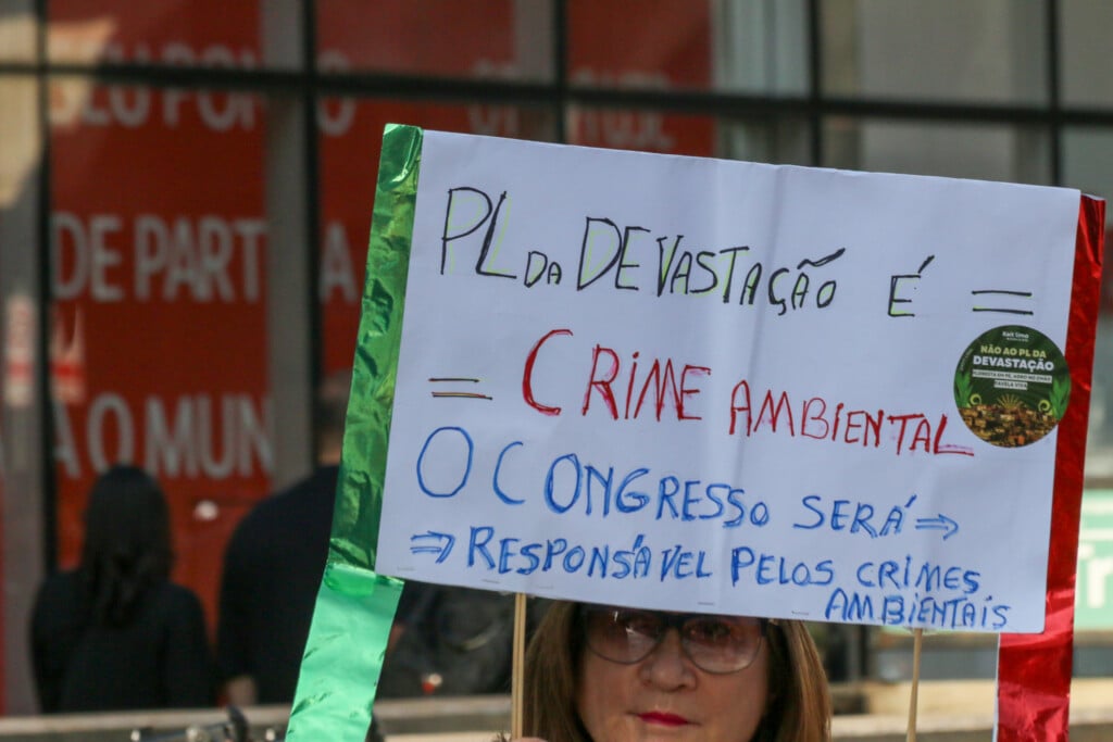 SÃO PAULO (SP), 13/07/2025 - PROTESTO/CONTRA/PL DA DEVASTAÇÃO/SP - Manifestação, na Av. Paulista, região centro-sul de São Paulo, contra o "PL da Devastação" e pela justiça climática. Neste domingo (13). (Foto: Wagner Origenes/Ato Press/Folhapress)