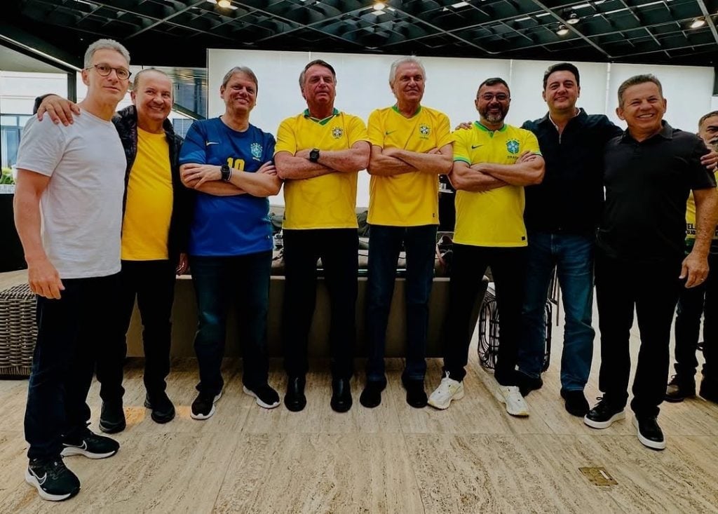 Zema (primeiro à esquerda), Tarcísio e Caiado (ambos ao lado de Bolsonaro) participaram de ato convocado pelo ex-presidente em abril (Foto: Instagram/Reprodução)