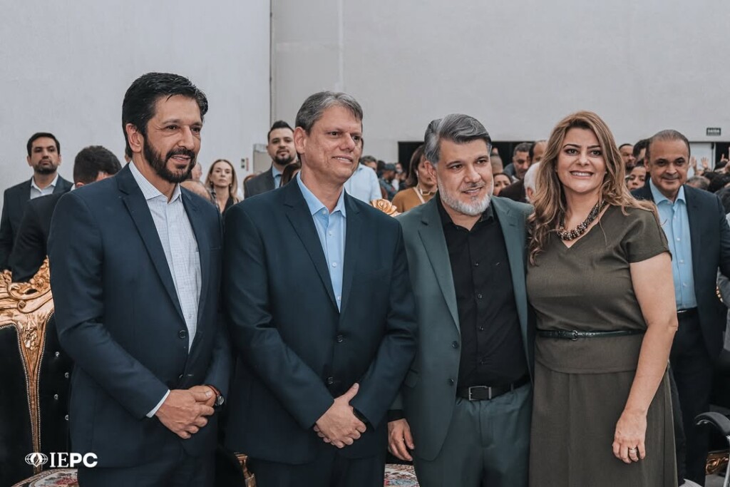Tarcísio de Freitas e Ricardo Nunes participaram juntos da inauguração da nova sede Igreja do Evangelho Pleno em Cristo, em maio (Foto: Instagram/Reprodução)