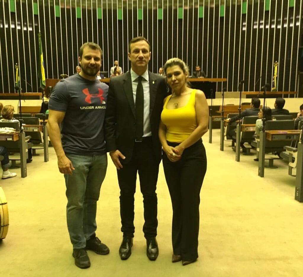 Valdez, deputado Sanderson e Letícia durante visita ao Congresso em 2019 (Foto: Instagram/Reprodução)