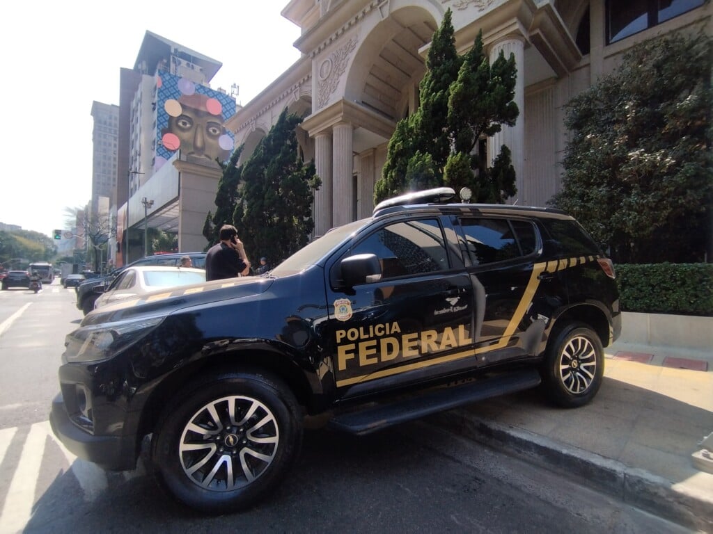 Polícia federal e Receita Federal fizeram operação contra o crime organizado em prédios comerciais da Avenida Faria Lima, em São Paulo, no dia 28 de agosto (Foto: Leandro Chemalle/Thenews2/Folhapress)