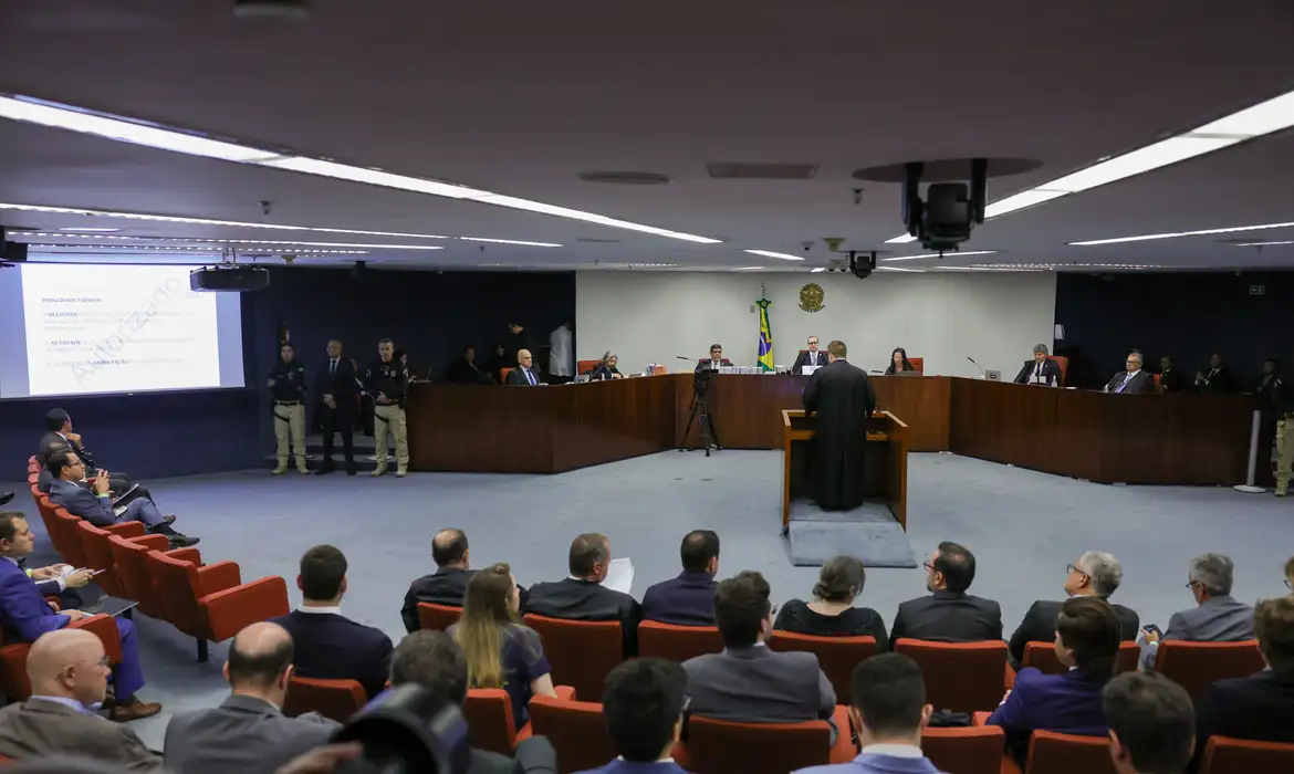Vitimização no STF, plano B no Congresso: bolsonarismo acusa derrota e volta a apelar para anistia
