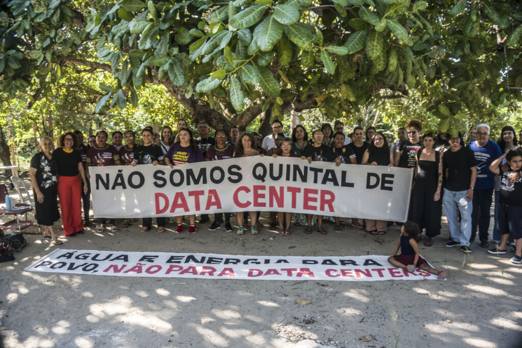 Comunidades rurais e indígenas de Caucaia têm se unido e até exibido faixas criticando os impactos do data center do TikTok (Foto Iago Barreto Soares/Intercept)