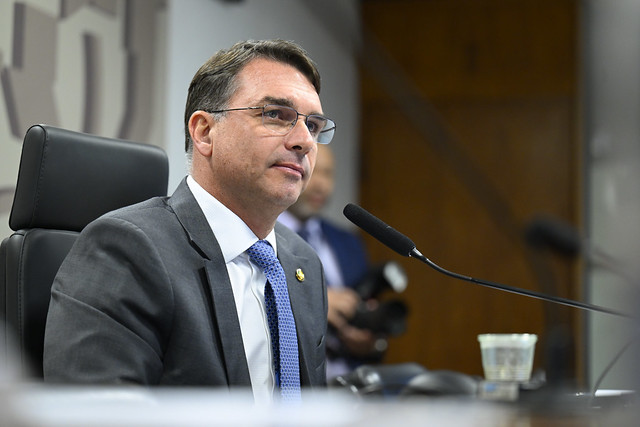 Senador Flávio Bolsonaro indicou homem de confiança para a segurança pública do governo Castro (Foto: Andressa Anholete/Agência Senado)