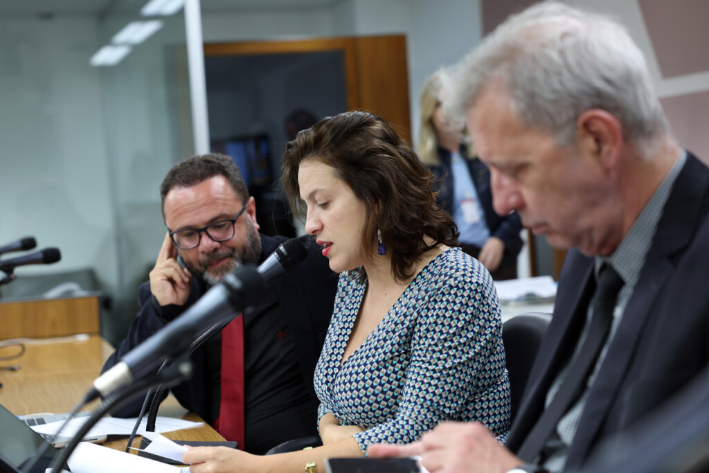 Presidente da Comissão de Direitos Humanos da ALMG, deputada Bella Gonçalves, do PSOL, tratou do caso Thainara em reunião nesta quinta-feira, 12, e prometeu pedir providências (Foto: Elizabete Guimarães/ALMG)