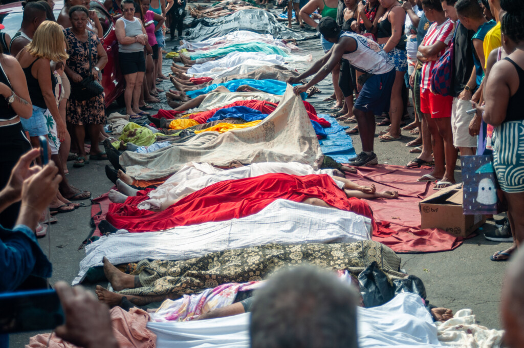 Operação que o governador Cláudio Castro considerou um "sucesso" matou mais de 120 pessoas no Rio de Janeiro (Foto: Fabricio Sousa/Agencia Enquadrar/Folhapress)