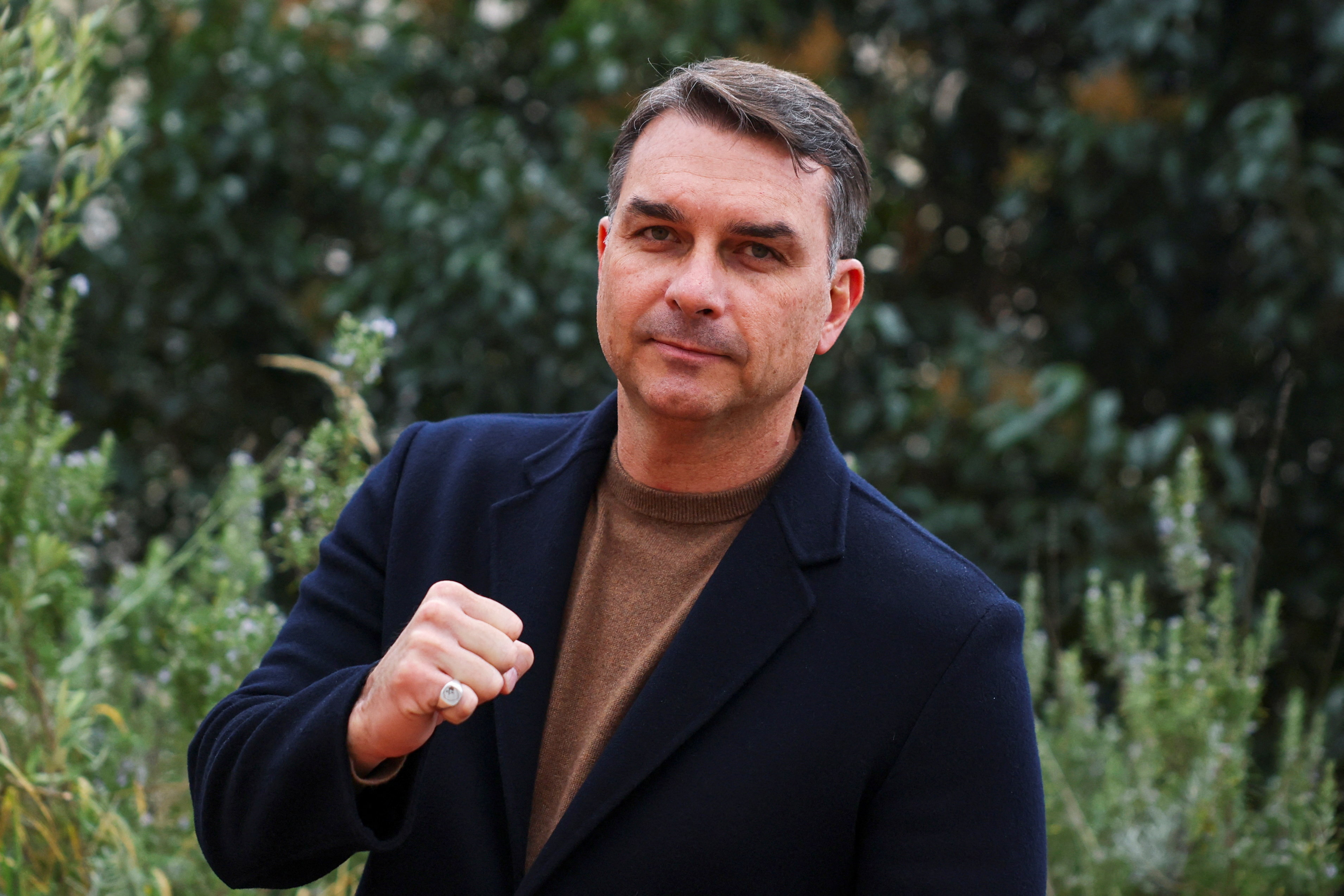 Flávio Bolsonaro representa a farsa do bolsonarismo moderado nas eleições