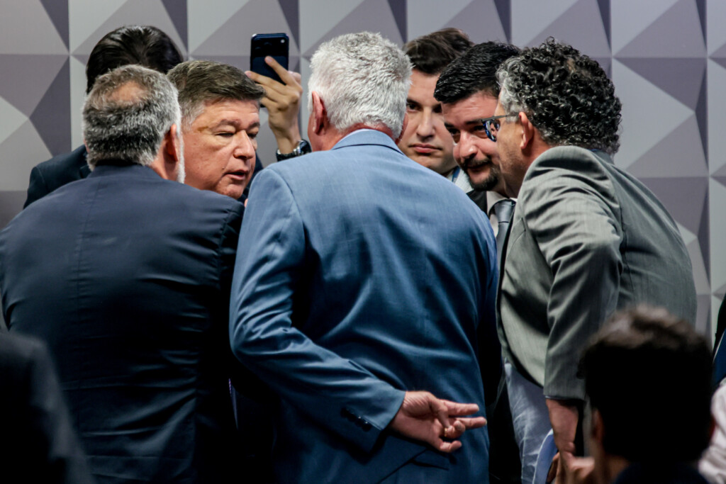 BRASÍLIA, DF, 26.02.2026: CPMI INSS votação quebra sigilo do Lulinha, Presidente da CPMI INSS Senador Carlos Viana em Brasilia. (Foto: Wallace Martins/WM StockPress/Folhapress) ORG XMIT: CPMI INSS quebra sigilo Lulinha