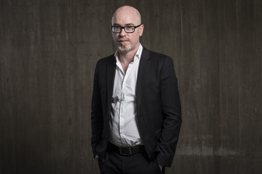 SÃO PAULO, SP, 19.02.2019 - Retrato do filósofo Vladimir Safatle. Além filósofo, Vladimir é escritor e músico brasileiro nascido no Chile. É professor titular da cadeira de Teoria das Ciências Humanas da Faculdade de Filosofia, Letras e Ciências Humanas da Universidade de São Paulo. (Foto: Eduardo Knapp/Folhapress)